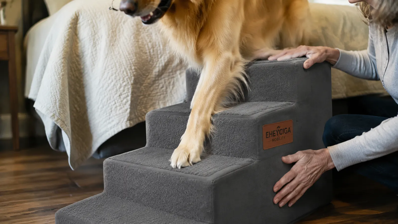Close-up of a dog's paw stepping onto the textured non-slip tread of the grey EHEYCIGA dog stairs